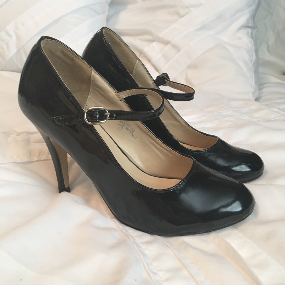 Mary Jane Pumps